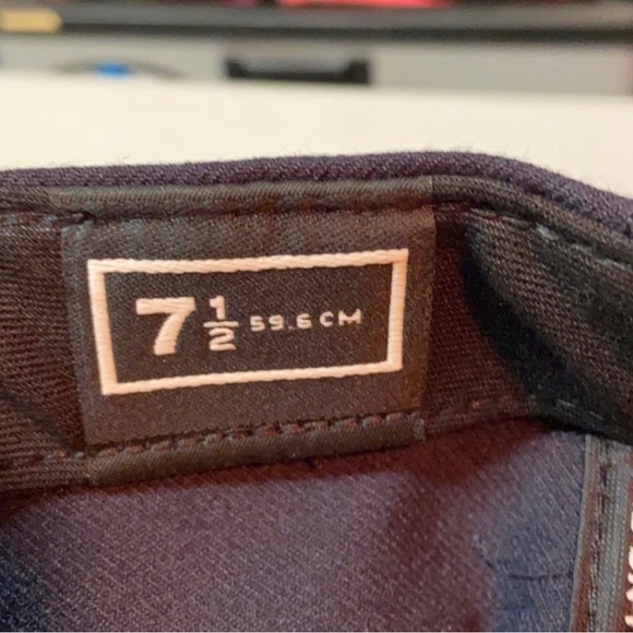 Boston Red Sox Fitted Baseball Cap 7-1/2 New Era - Picture 6 of 7